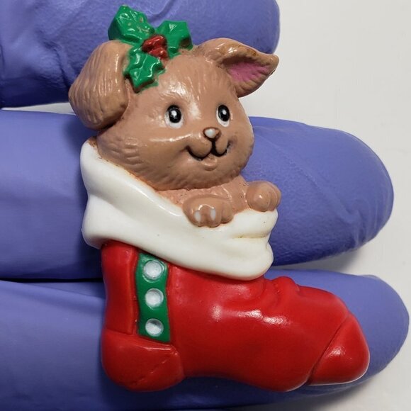 Vintage Christmas Puppy Brooch – Dog in Stocking Holiday Pin - 1.5 x 1.5" - Picture 3 of 6